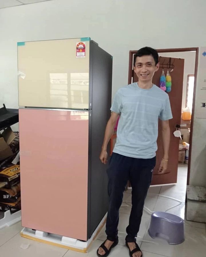 Waooo A Brand New Refrigerator For This Christmas…